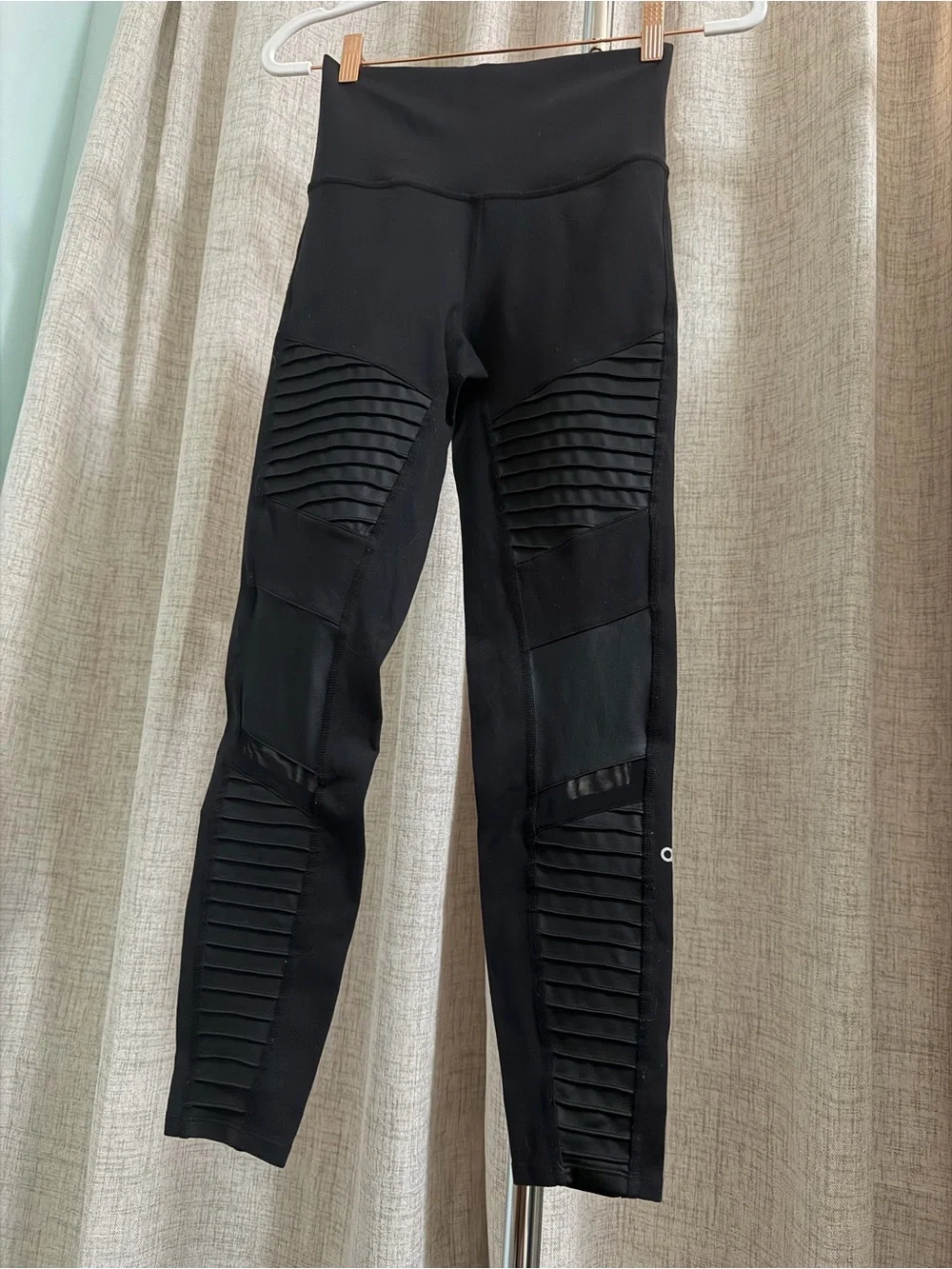 ALO Yoga soft black